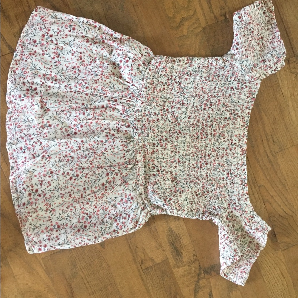 Old Navy off shoulder blouse. XS